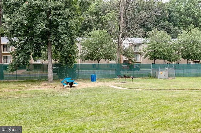 3 bed, 986 sqft, $2,600 — Photo 4