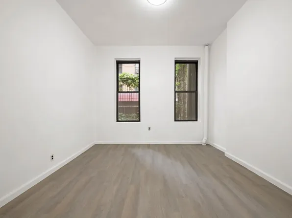 312 West 49th Street 1RW image 2 of 11