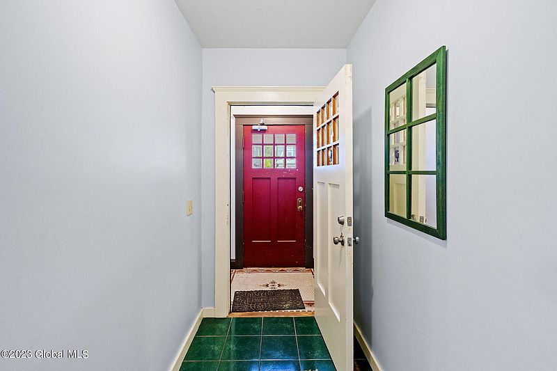 4th image of 95 Woodlawn Avenue