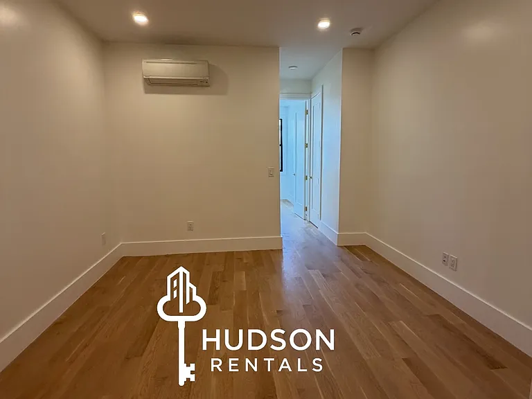 54 Grace St #3R — Photo 4