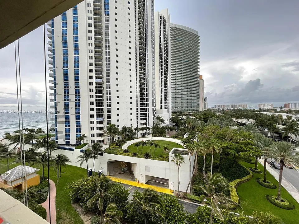 19201 Collins Ave #640