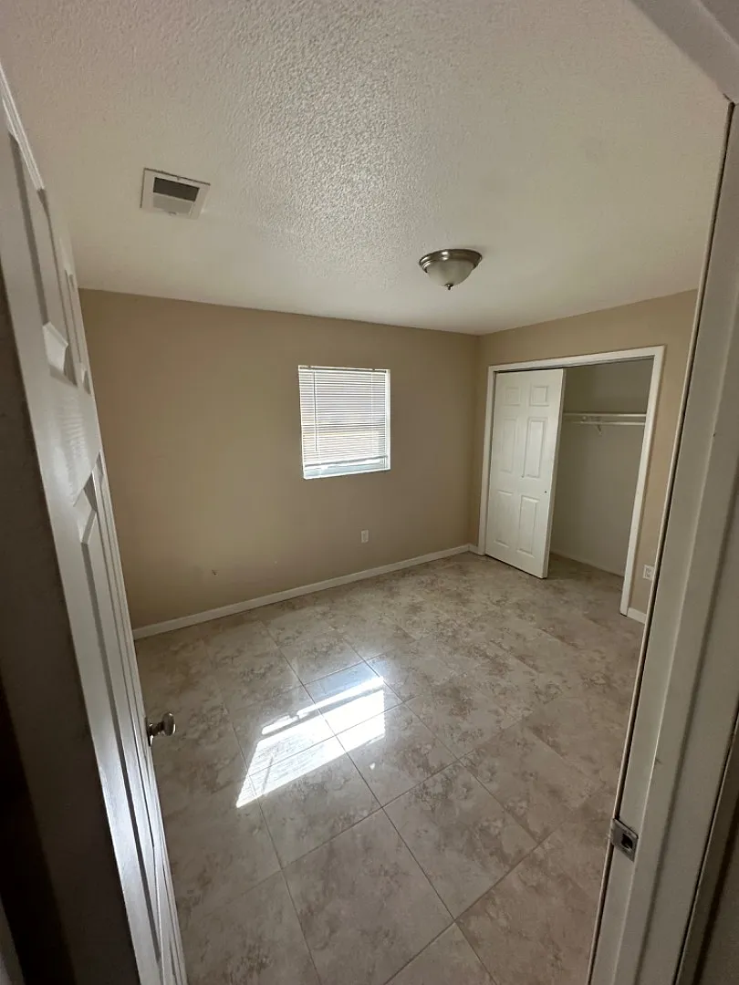 912 60th Avenue Terrace West - 914 A — Photo 3