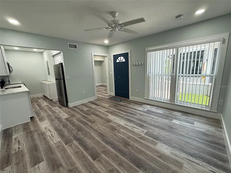 201 Medallion Blvd #D — Photo 3