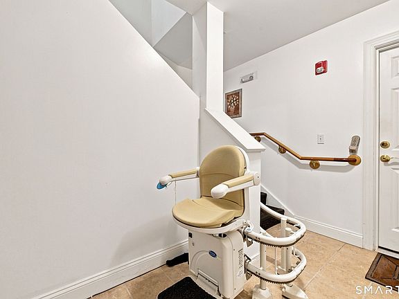 3rd image of 606 Congdon Street West #6