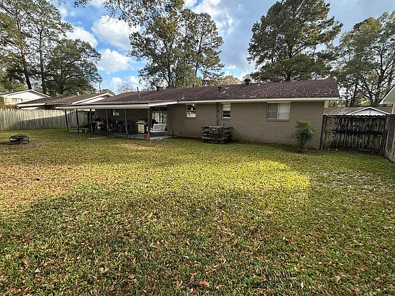 2nd image of 104 Centre Cir