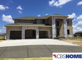 20951 Pine Cir, Elkhorn, NE 68022