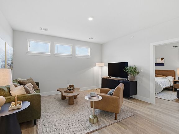 5th image of 3000 Harmon Dr #2819
