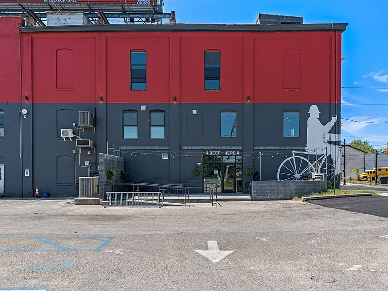 11 W 5th St — Photo 11