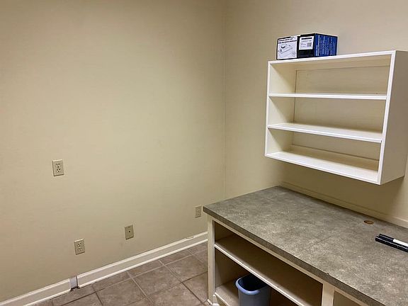 5th image of 1161 Oxford Pl