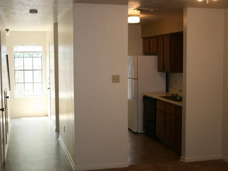 1807 Woodsman Dr #C — Photo 6