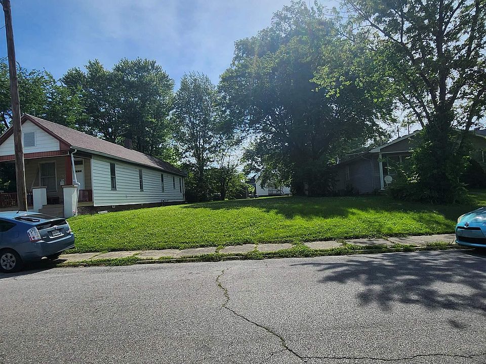 2nd image of 926 S Elliott St