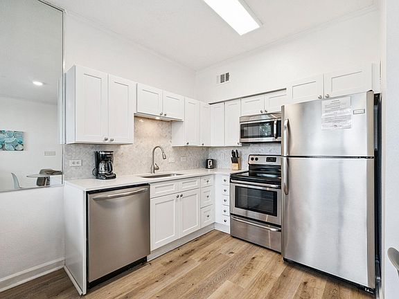 4th image of 145 Spires Ln #307