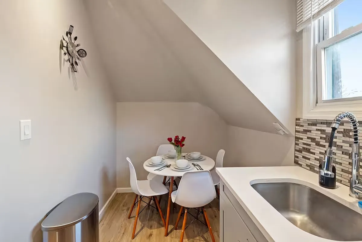 2 bed, 1000 sqft, $2,000 — Photo 1
