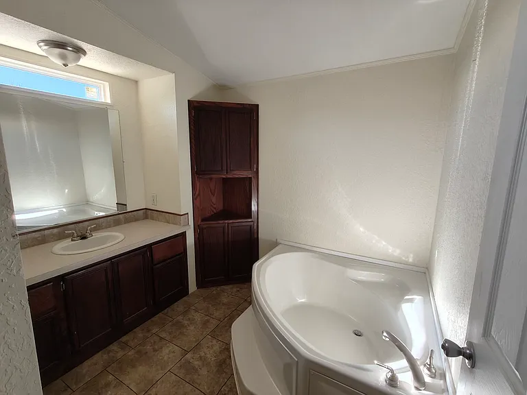3208 E Peachtree Ave — Photo 17