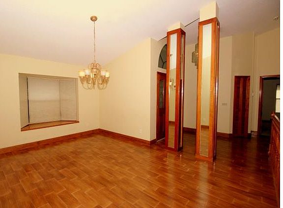3rd image of 838 Centerwood Dr