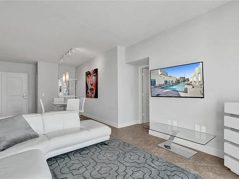 350 SE 2nd St #1720 — Photo 12