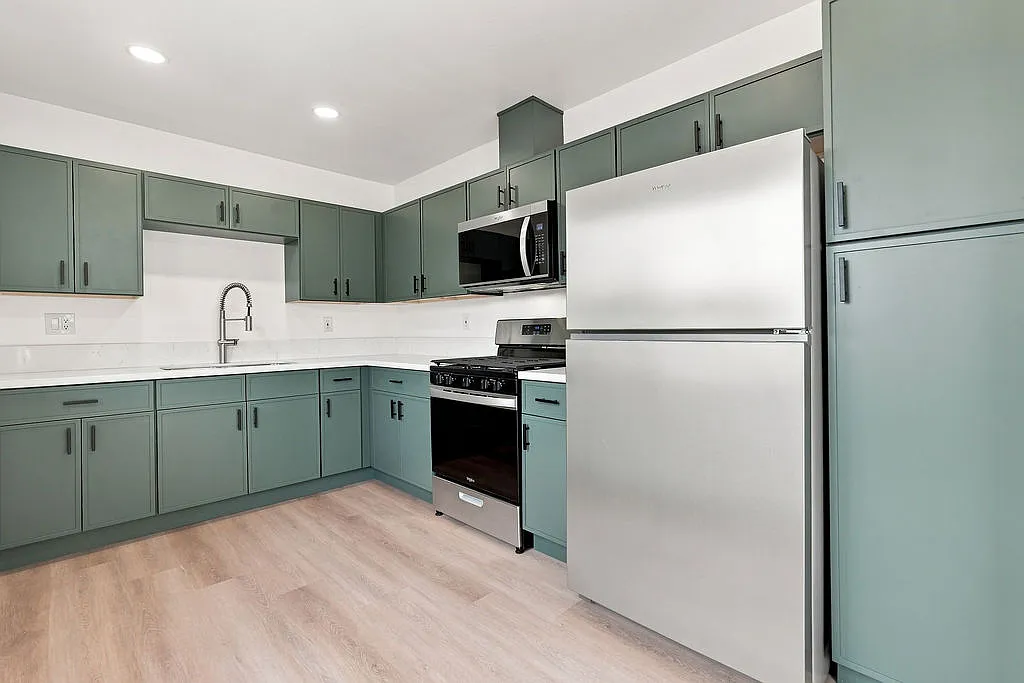 3 bed, 1078 sqft, $2,795 — Photo 1