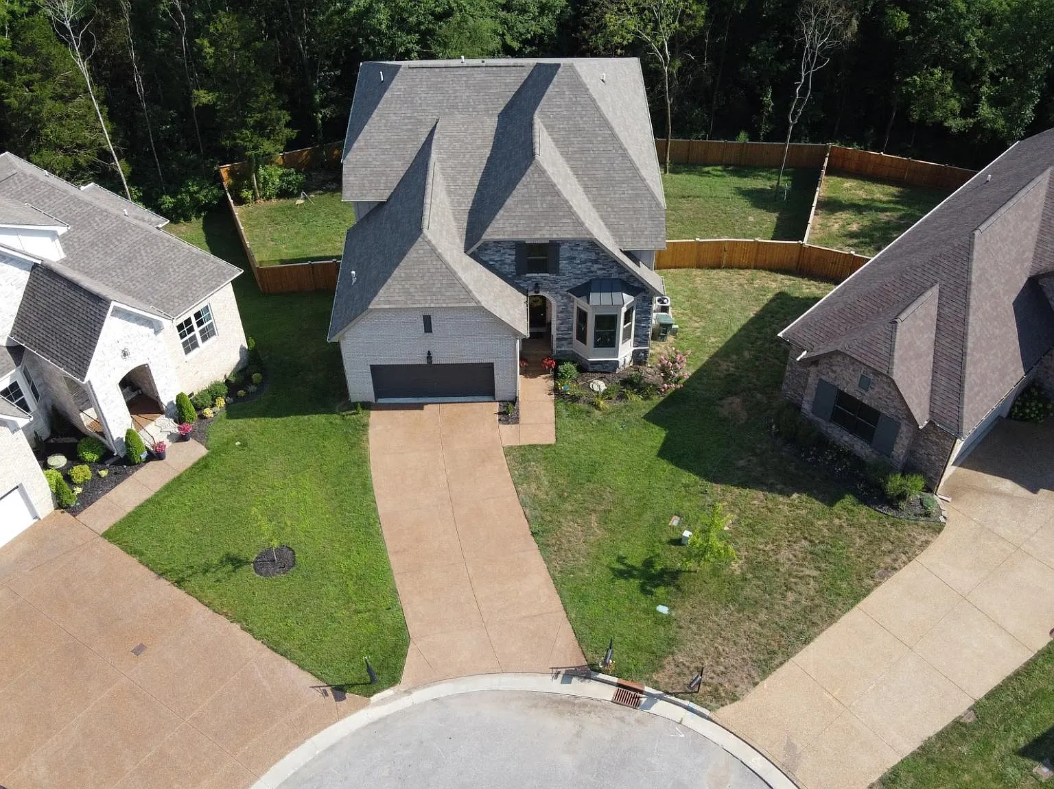 5 bed, 4.5 bath, 4025 sqft, $4,900 — Photo 2