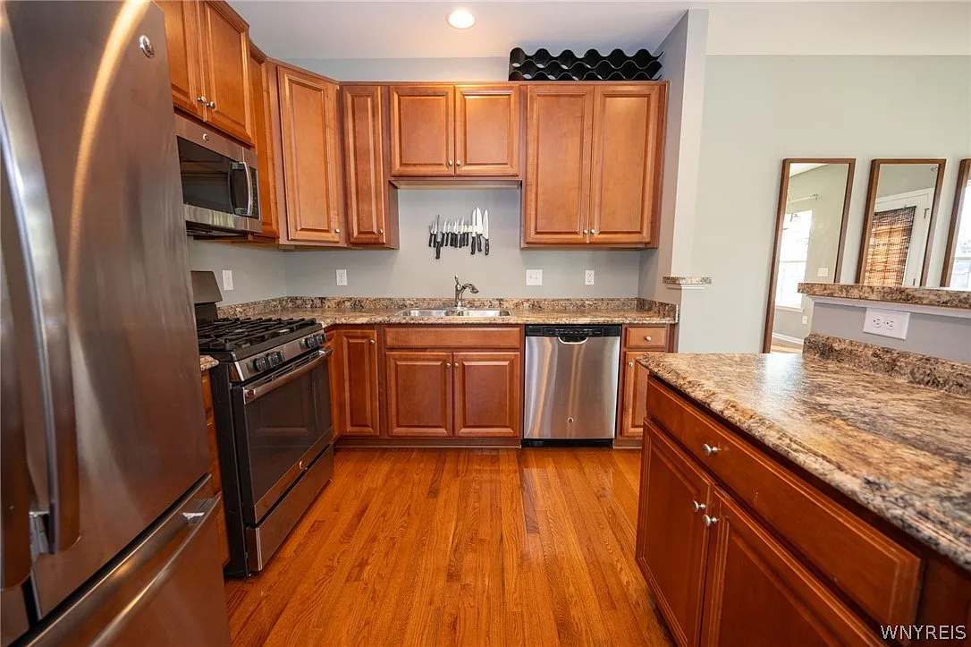 3 bed, 2.5 bath, 1712 sqft, $2,700 — Photo 3