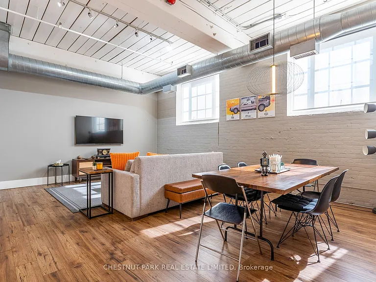 1135 Dundas St E #1 — Photo 7