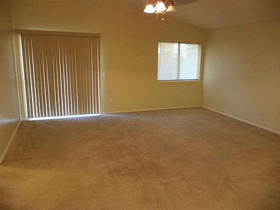 2nd image of 955 E Stronghold Canyon Ln