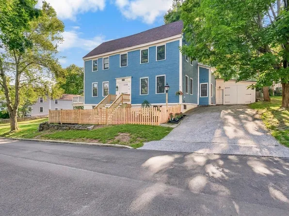 16 Summer Street, Wiscasset, ME 04578