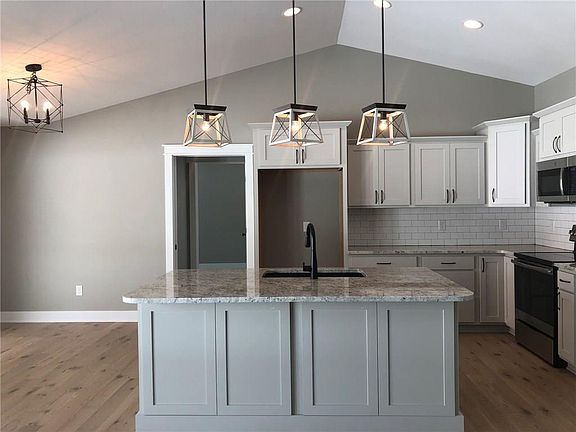 4th image of 1160 Cardinal Dr
