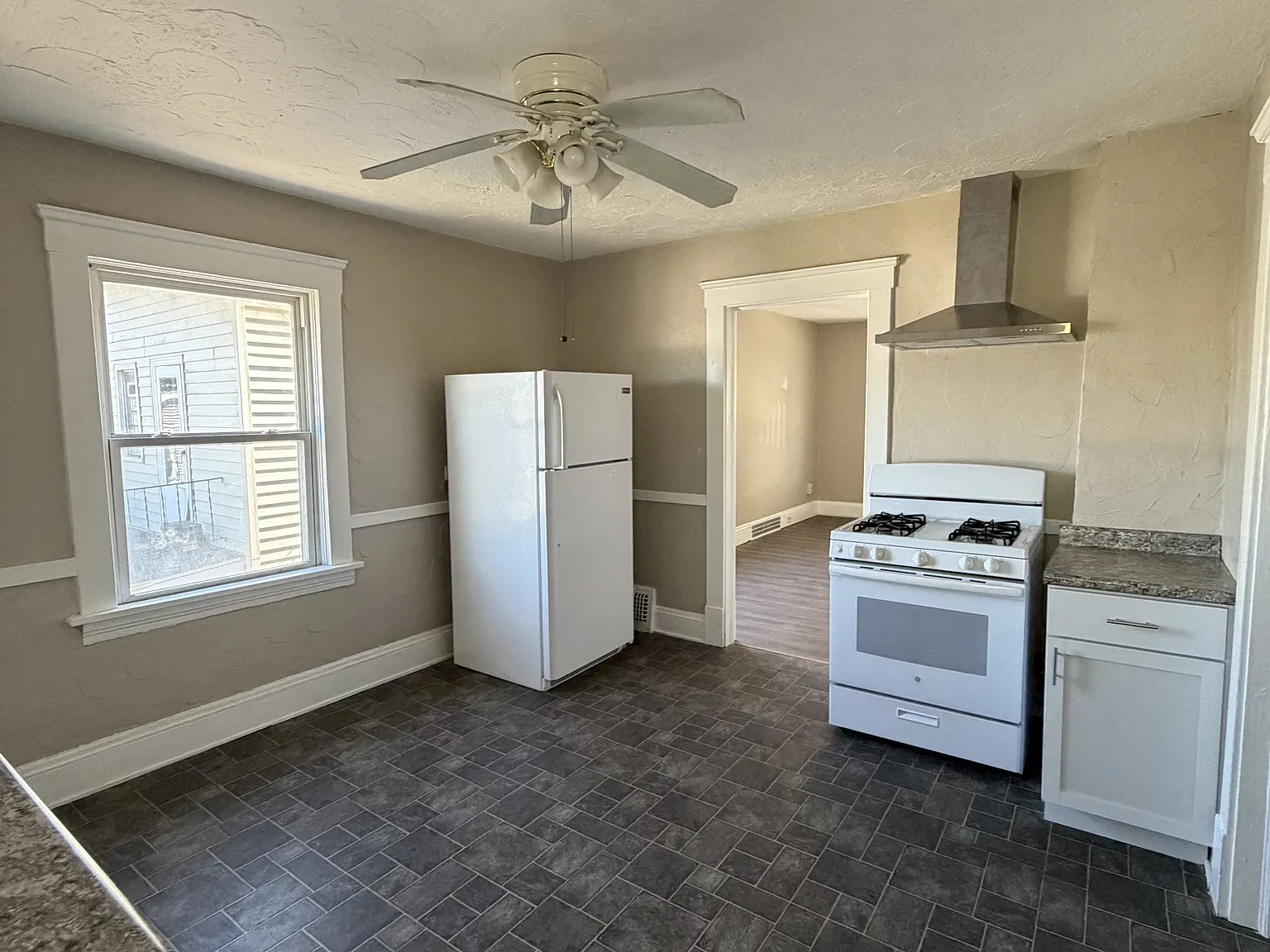 3514 Behrwald Avenue - Upsta... — Photo 4