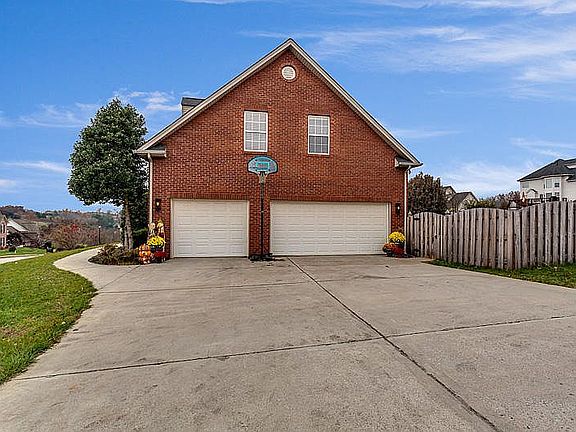 3rd image of 1501 Willow Field Ln