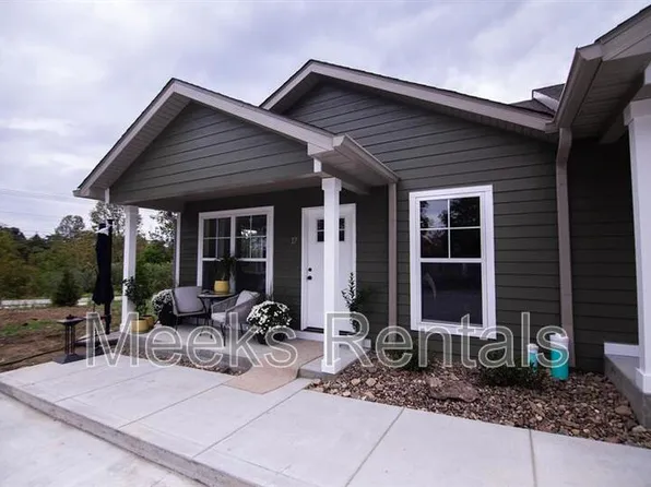 38 Flats Dr, Hurricane, WV 25526