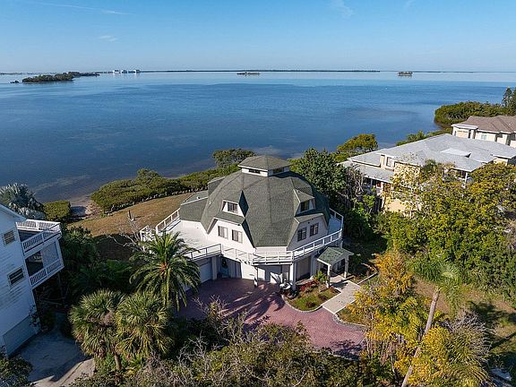 4th image of 1074 Point Seaside Dr