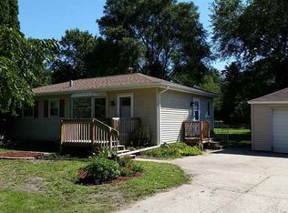 5463 Tucson Dr, Waterloo, IA 50702