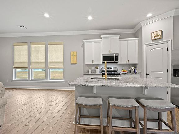 3rd image of 17420 Castle Dr