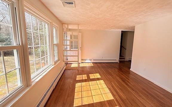 3rd image of 67 Stonehenge Rd