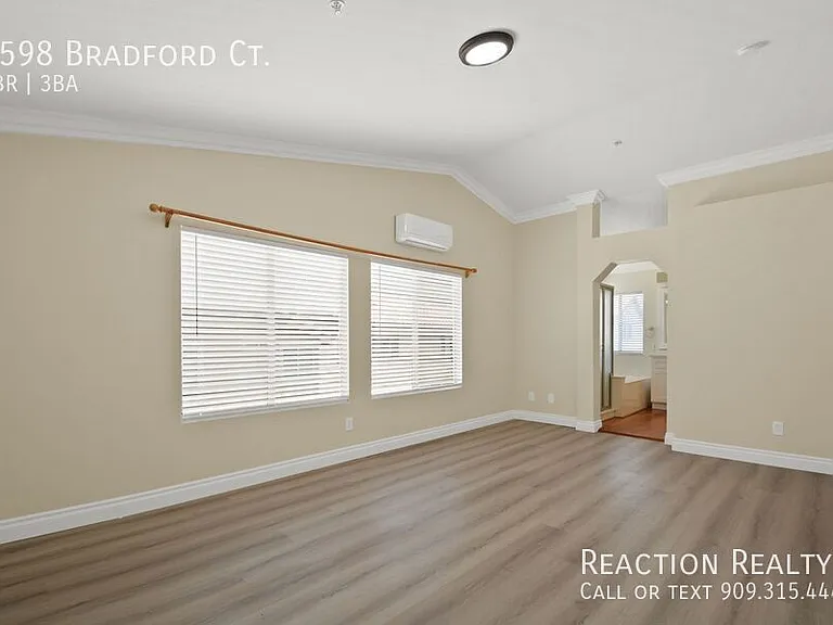 6598 Bradford Ct — Photo 17