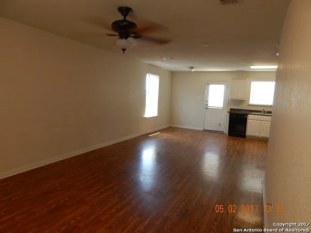 2 bed, 1.0 bath, 851 sqft, $1,195 — Photo 2