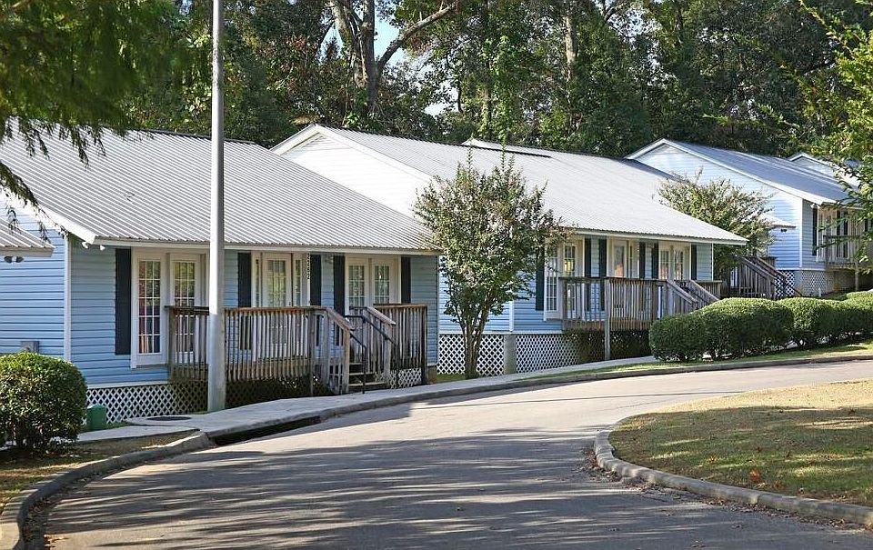 1st image of 2202 Magnolia Cir
