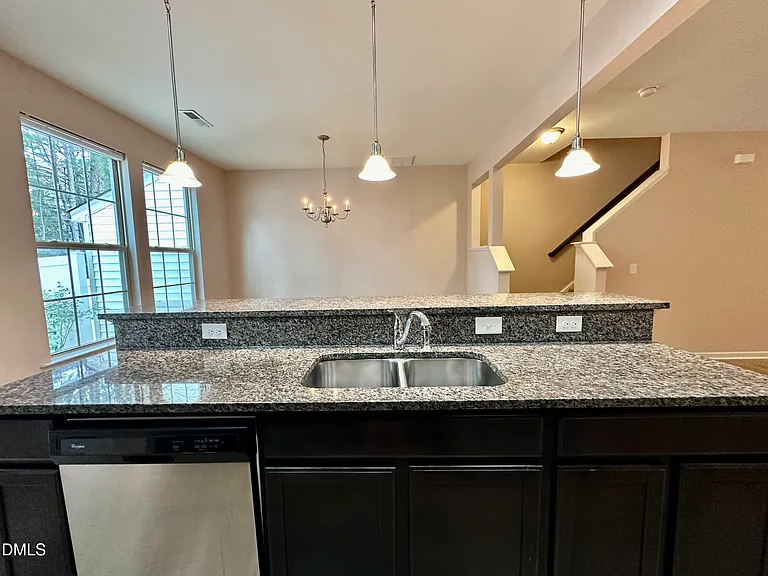 1415 Montonia St — Photo 10