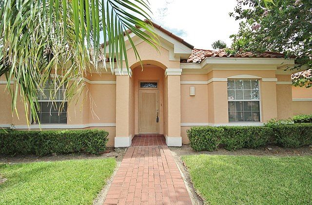 1st image of 212 E Yucca Ave