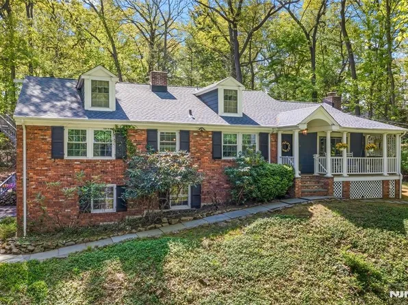 29 Upper Dr, Summit, NJ 07901