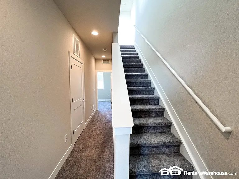 888 S Valentia St — Photo 4