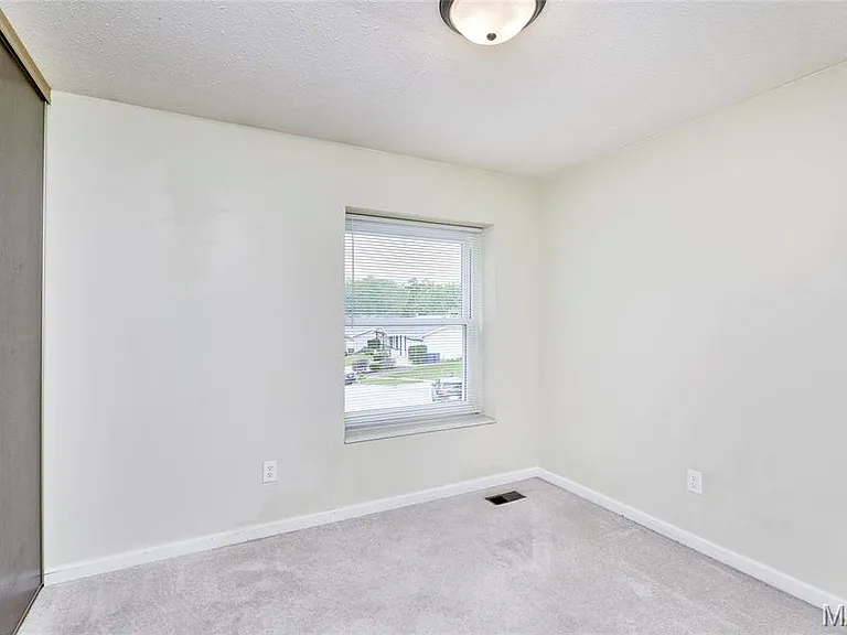 241 Valleyoak Ct — Photo 10