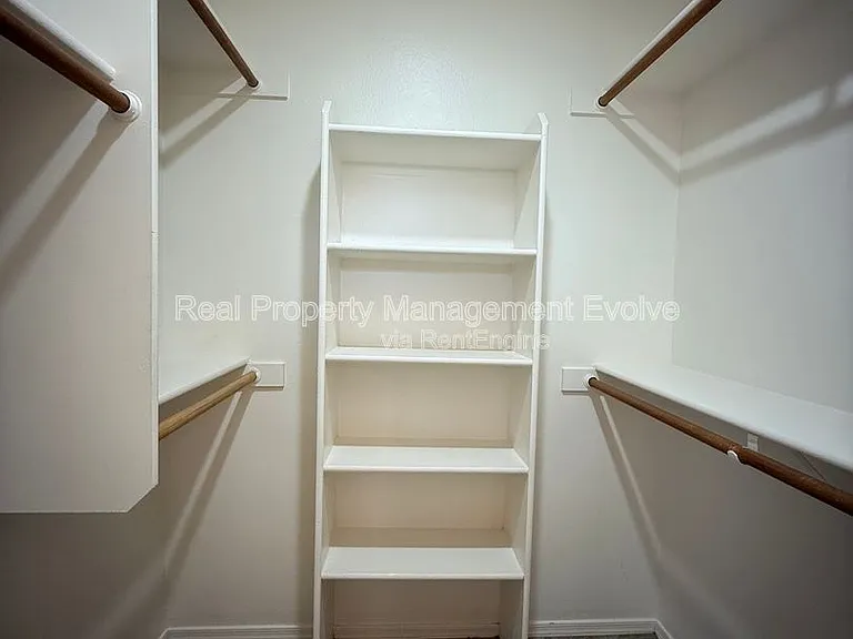 6814 W Louise Dr — Photo 16