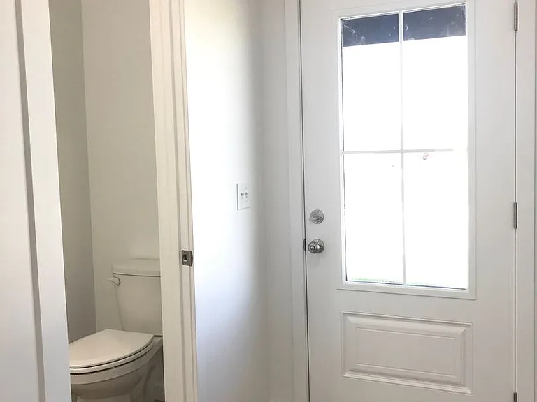 1062 W Holly St — Photo 15