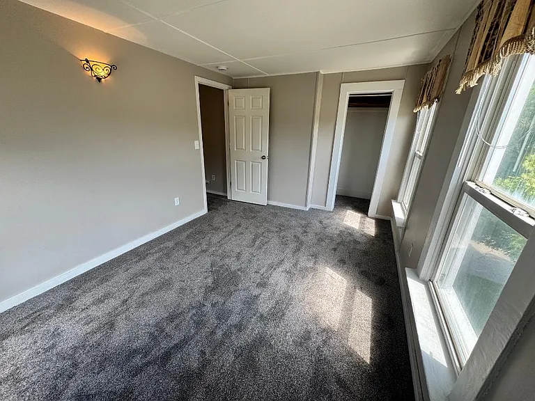 301 Elliott Ave — Photo 13
