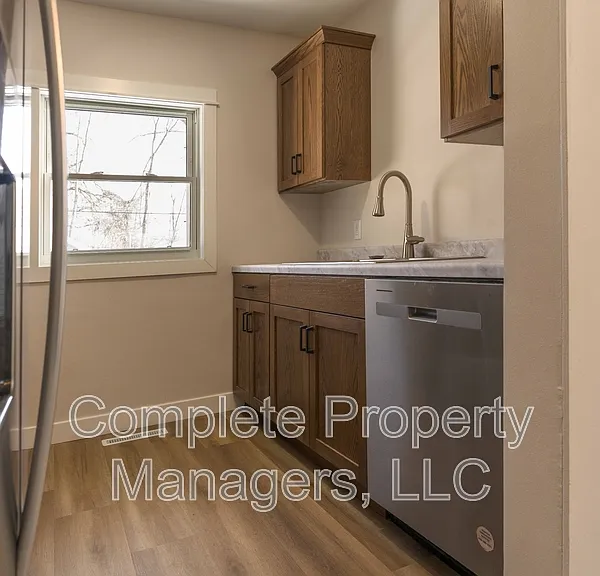 821 Jefferson Ave #3 — Photo 2