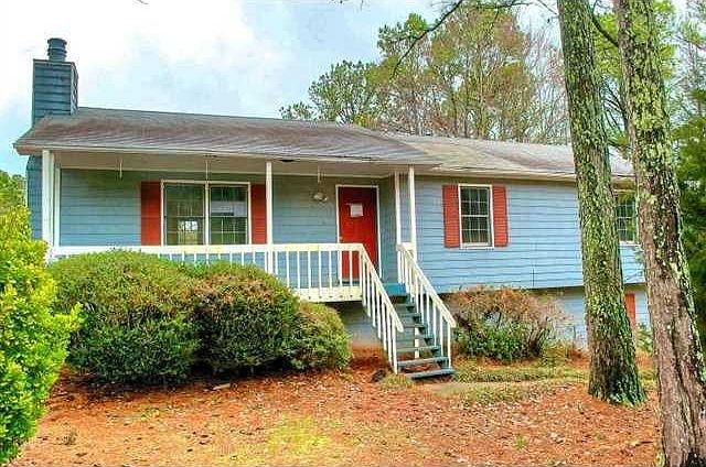 2nd image of 995 Holly Ln