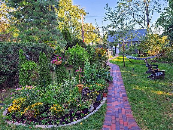 Backyard / 2-car Garage