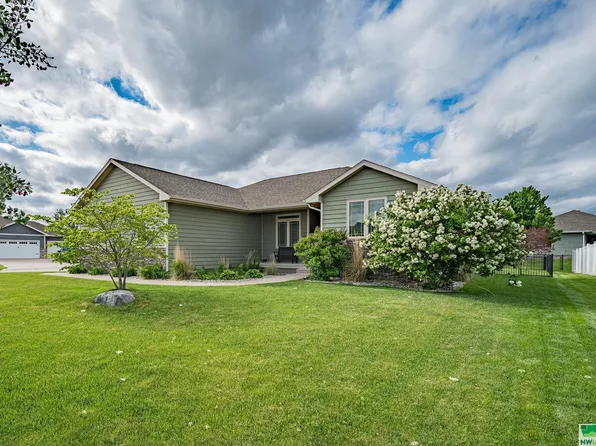 1411 Belmont Park Ave, North Sioux City, SD 57049