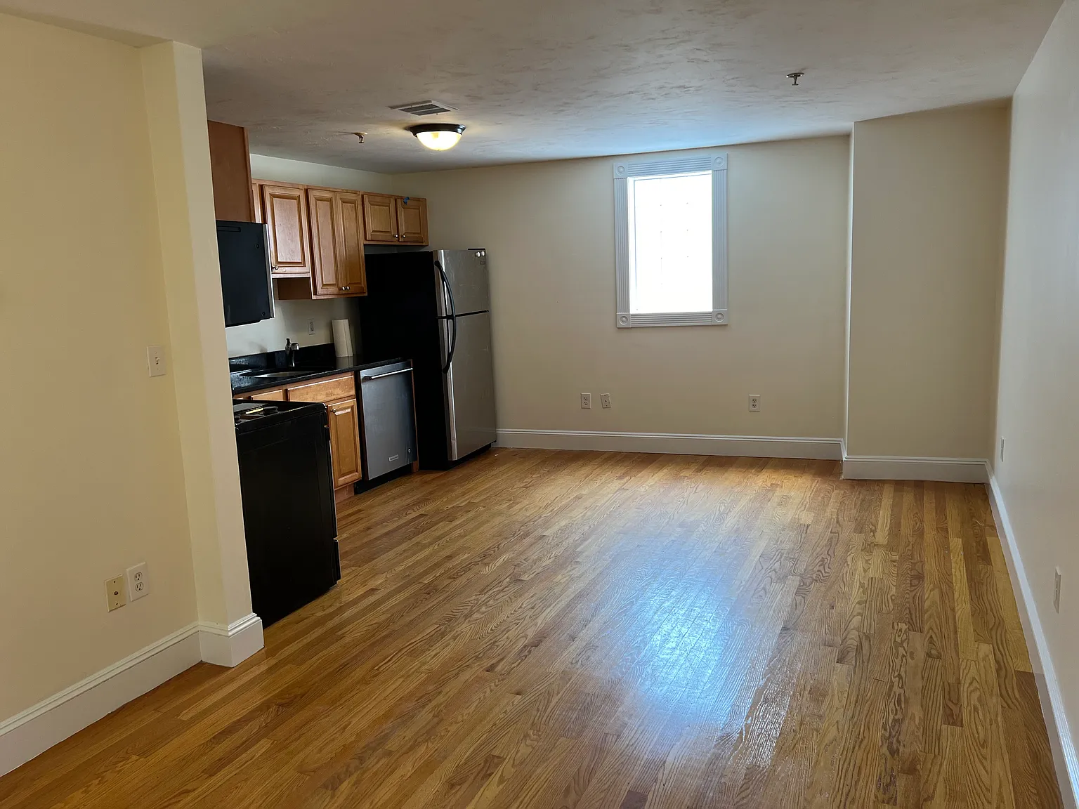 2 bed, 900 sqft, $2,450 — Photo 1